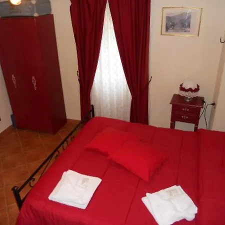 בית נופש Torre Riva Dimora Storica פיומאלבו