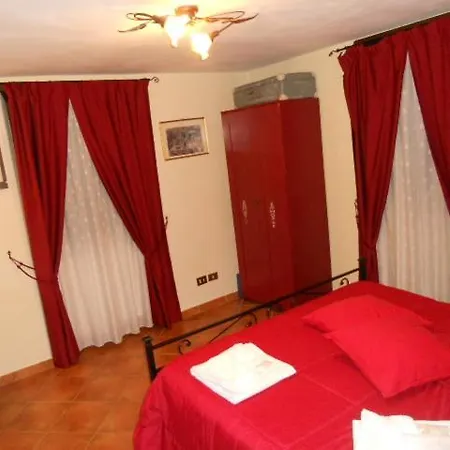 Torre Riva Dimora Storica בית נופש פיומאלבו