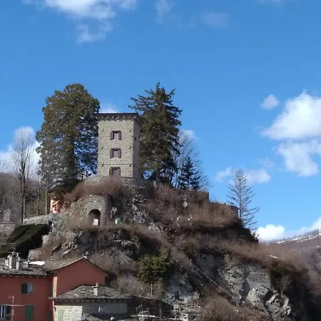 Torre Riva Dimora Storica בית נופש פיומאלבו