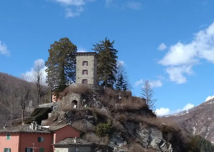 Torre Riva Dimora Storica 別荘 フィウマルボ